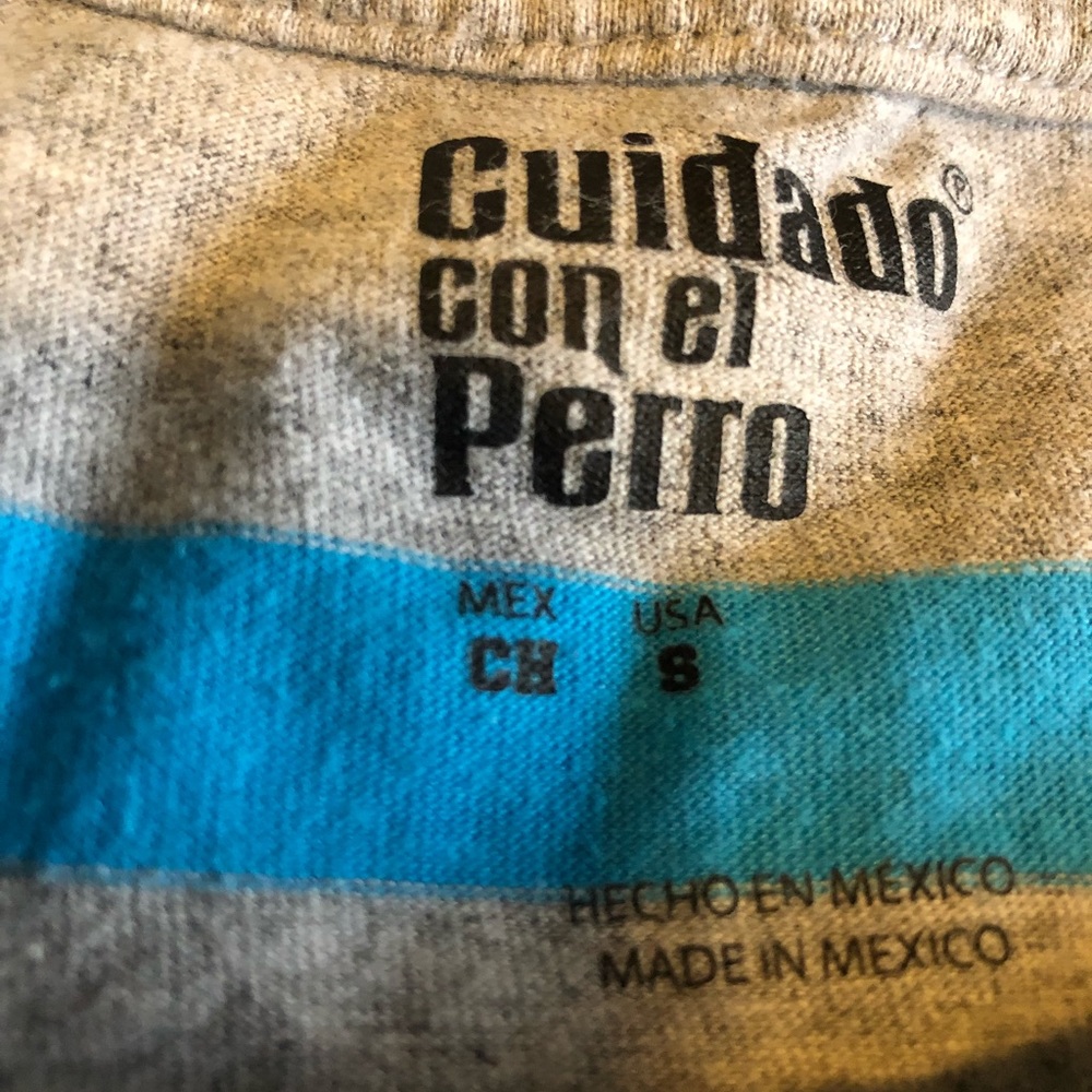 strip T-shirt from no holes and a small stain in the back of a shoulder